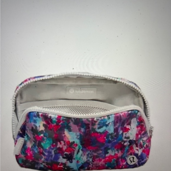 LULULEMMON WAIST BAG FANNY PACK Belt Bag Color Floral/Multi NWT - Picture 6 of 13
